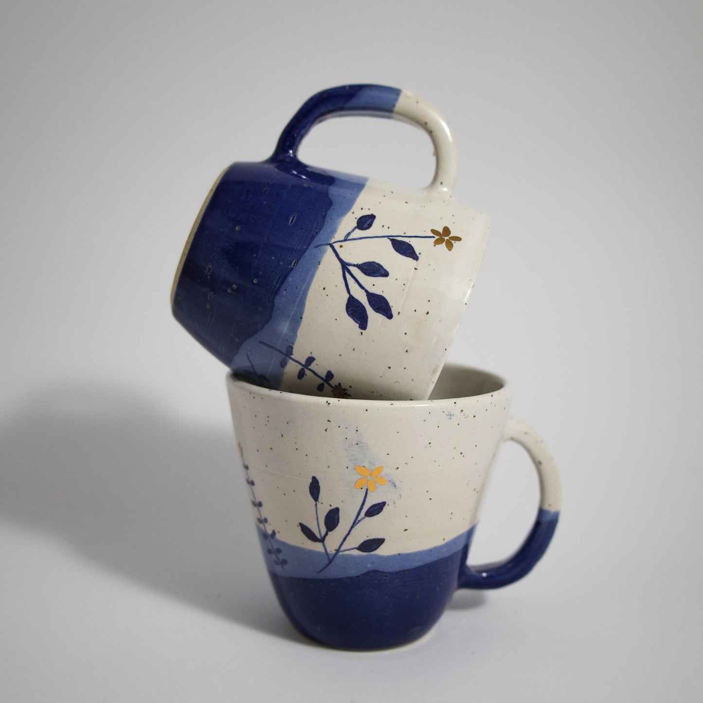 Plavo polje šoljica